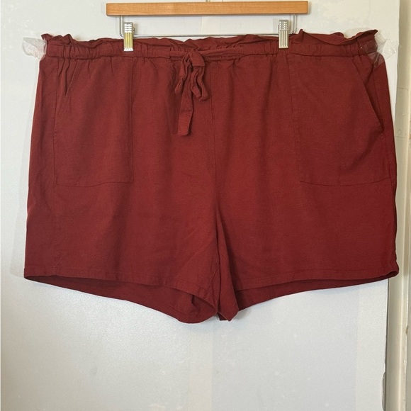 TORRID 5 Inch Pull-On Studio Luxe Ponte Mid-Rise Paperbag Waist Short - Picture 7 of 14